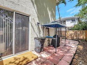 9900 NW 2nd Ct, Plantation FL 33324