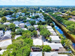 9900 NW 2nd Ct, Plantation FL 33324