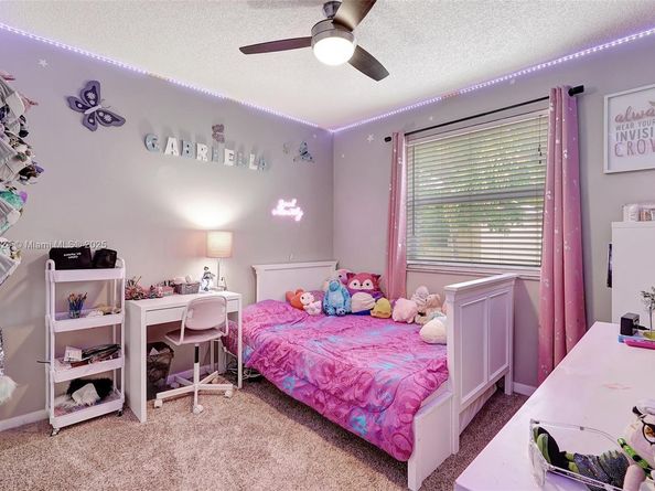 9900 NW 2nd Ct, Plantation FL 33324