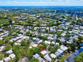 9900 NW 2nd Ct, Plantation FL 33324