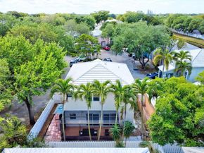 9900 NW 2nd Ct, Plantation FL 33324