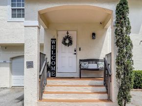 9900 NW 2nd Ct, Plantation FL 33324
