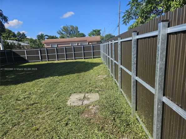219 NW 7th Ct, Hallandale Beach FL 33009