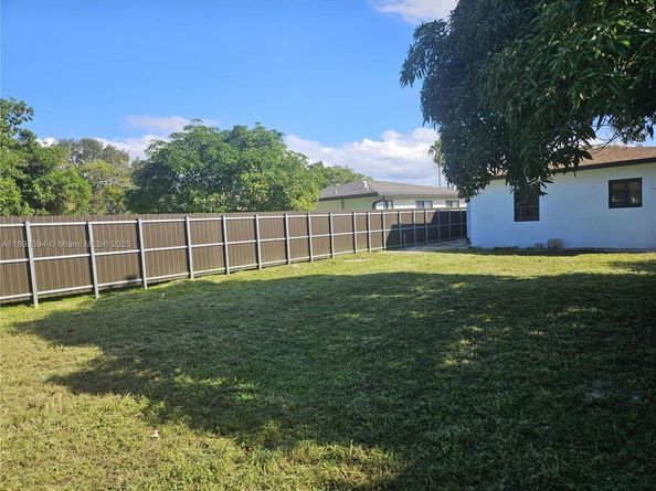 219 NW 7th Ct, Hallandale Beach FL 33009