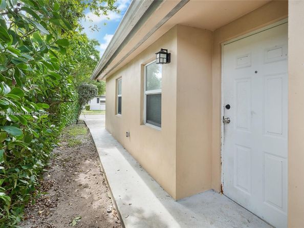 219 NW 7th Ct, Hallandale Beach FL 33009