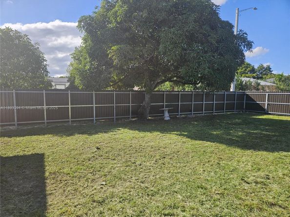 219 NW 7th Ct, Hallandale Beach FL 33009