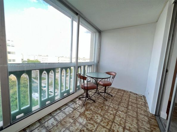 301 NE 14th Ave 608, Hallandale Beach FL 33009