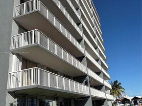 1800 NW 24th AVE 205, Miami FL 33125