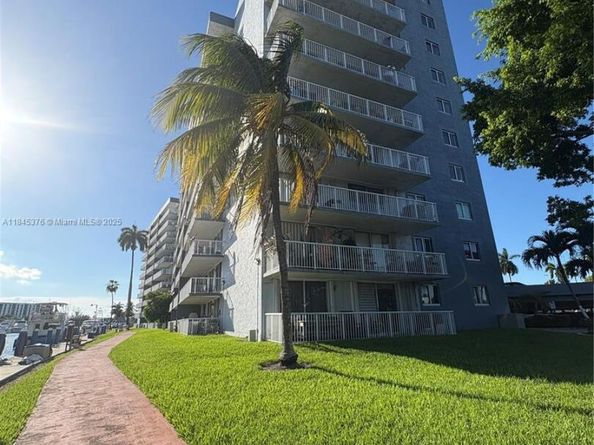 1800 NW 24th AVE 205, Miami FL 33125