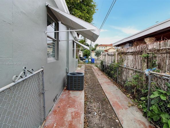 3462 SW 27th St, Miami FL 33133