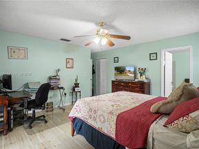 15824 Cotswold Ct, Davie FL 33331