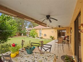 15824 Cotswold Ct, Davie FL 33331