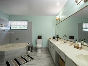 15824 Cotswold Ct, Davie FL 33331