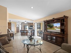 15824 Cotswold Ct, Davie FL 33331