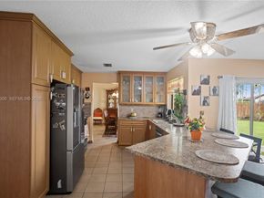 15824 Cotswold Ct, Davie FL 33331