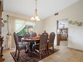15824 Cotswold Ct, Davie FL 33331