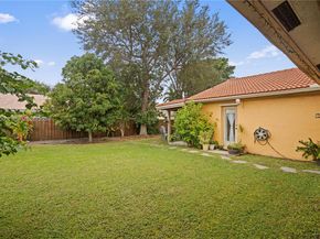 15824 Cotswold Ct, Davie FL 33331