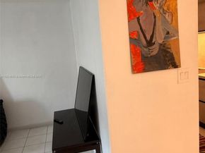 419 Golden Isles Dr 105, Hallandale Beach FL 33009