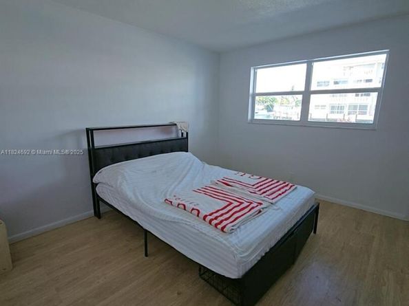 419 Golden Isles Dr 105, Hallandale Beach FL 33009