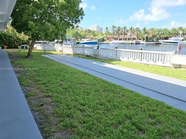 419 Golden Isles Dr 105, Hallandale Beach FL 33009