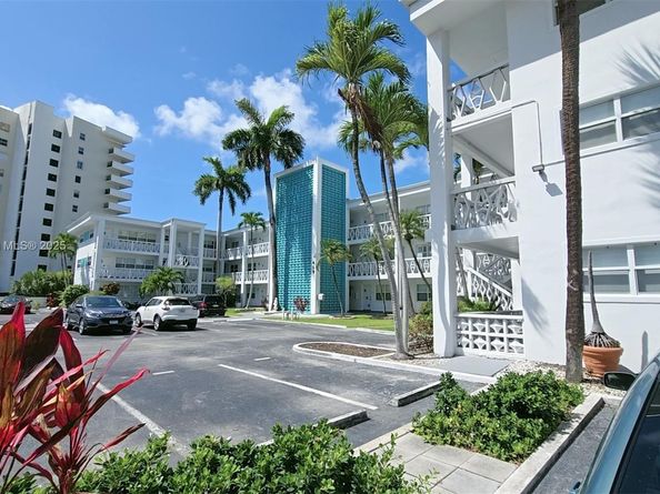 419 Golden Isles Dr 105, Hallandale Beach FL 33009