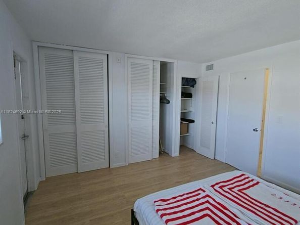 419 Golden Isles Dr 105, Hallandale Beach FL 33009
