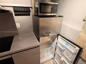 419 Golden Isles Dr 105, Hallandale Beach FL 33009