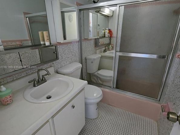 419 Golden Isles Dr 105, Hallandale Beach FL 33009