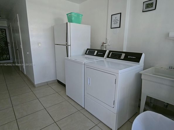 419 Golden Isles Dr 105, Hallandale Beach FL 33009