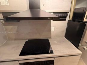 419 Golden Isles Dr 105, Hallandale Beach FL 33009