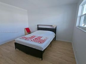 419 Golden Isles Dr 105, Hallandale Beach FL 33009