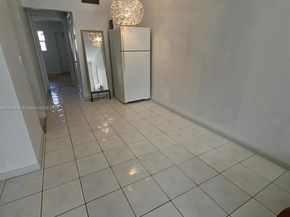 419 Golden Isles Dr 105, Hallandale Beach FL 33009