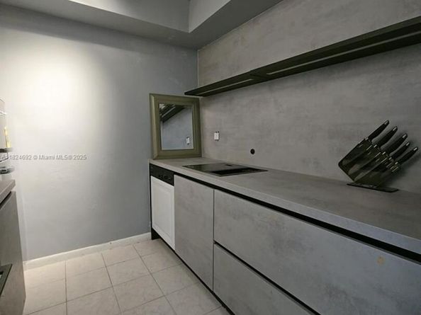 419 Golden Isles Dr 105, Hallandale Beach FL 33009