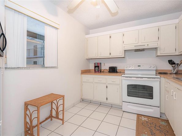 2800 Somerset Dr 115J, Lauderdale Lakes FL 33311