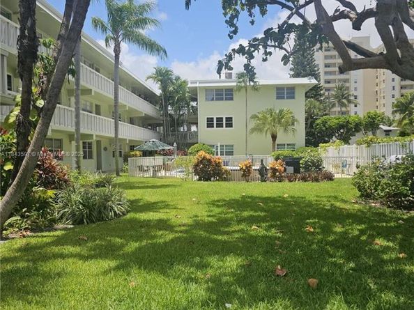 1900 NE 8th Ct 308, Fort Lauderdale FL 33304