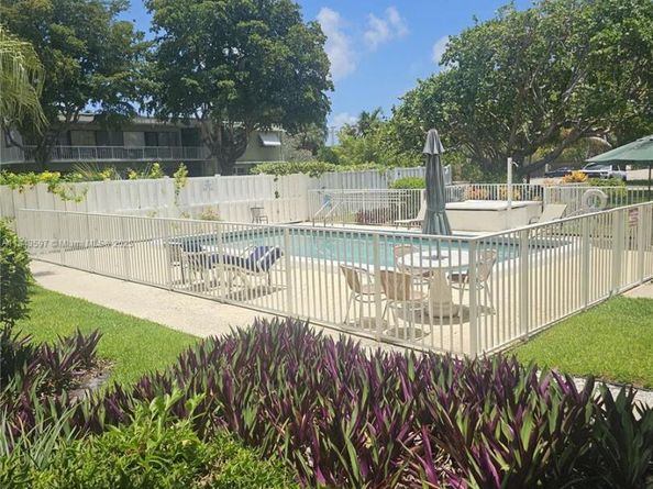 1900 NE 8th Ct 308, Fort Lauderdale FL 33304