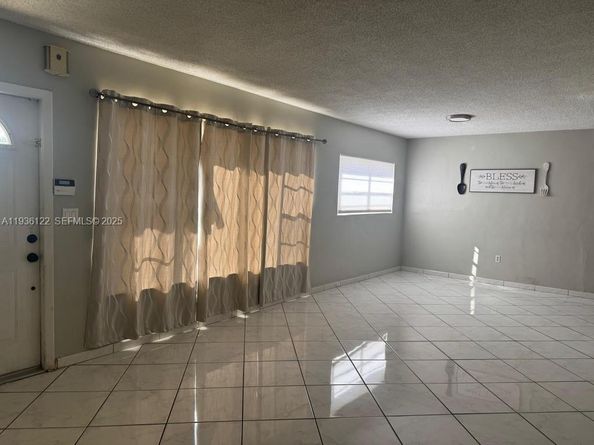 451 W 30th Pl, Hialeah FL 33012