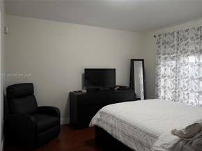 5763 NW 97th Ct, Doral FL 33178