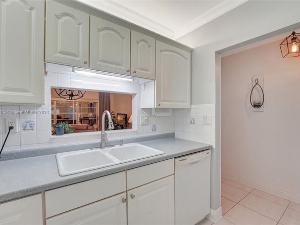 5000 NW 36th St 609, Lauderdale Lakes FL 33319