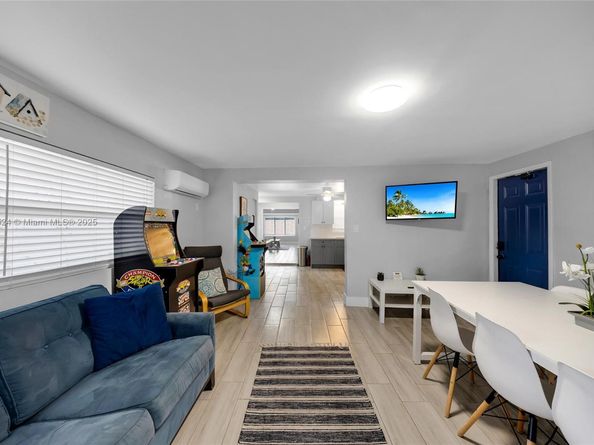 817 SW 12th St, Fort Lauderdale FL 33315
