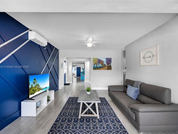 817 SW 12th St, Fort Lauderdale FL 33315