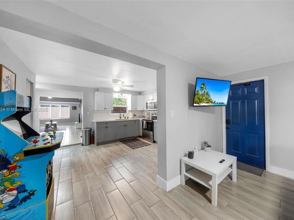 817 SW 12th St, Fort Lauderdale FL 33315