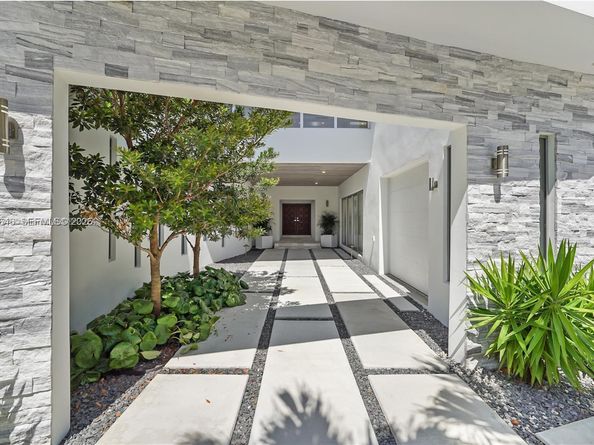 5910 N Bayshore Dr, Miami FL 33137