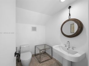 400 Alton Rd TH1A, Miami Beach FL 33139