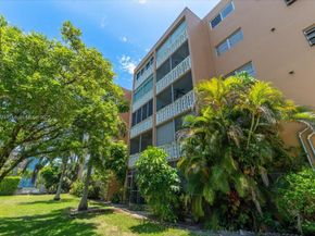 219 NE 14th Ave 406, Hallandale Beach FL 33009