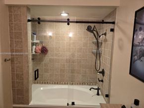 295 Jacaranda Dr 20, Plantation FL 33324