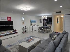 295 Jacaranda Dr 20, Plantation FL 33324