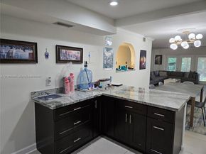 295 Jacaranda Dr 20, Plantation FL 33324
