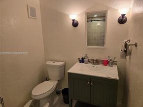 295 Jacaranda Dr 20, Plantation FL 33324