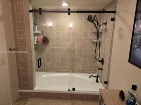 295 Jacaranda Dr 20, Plantation FL 33324